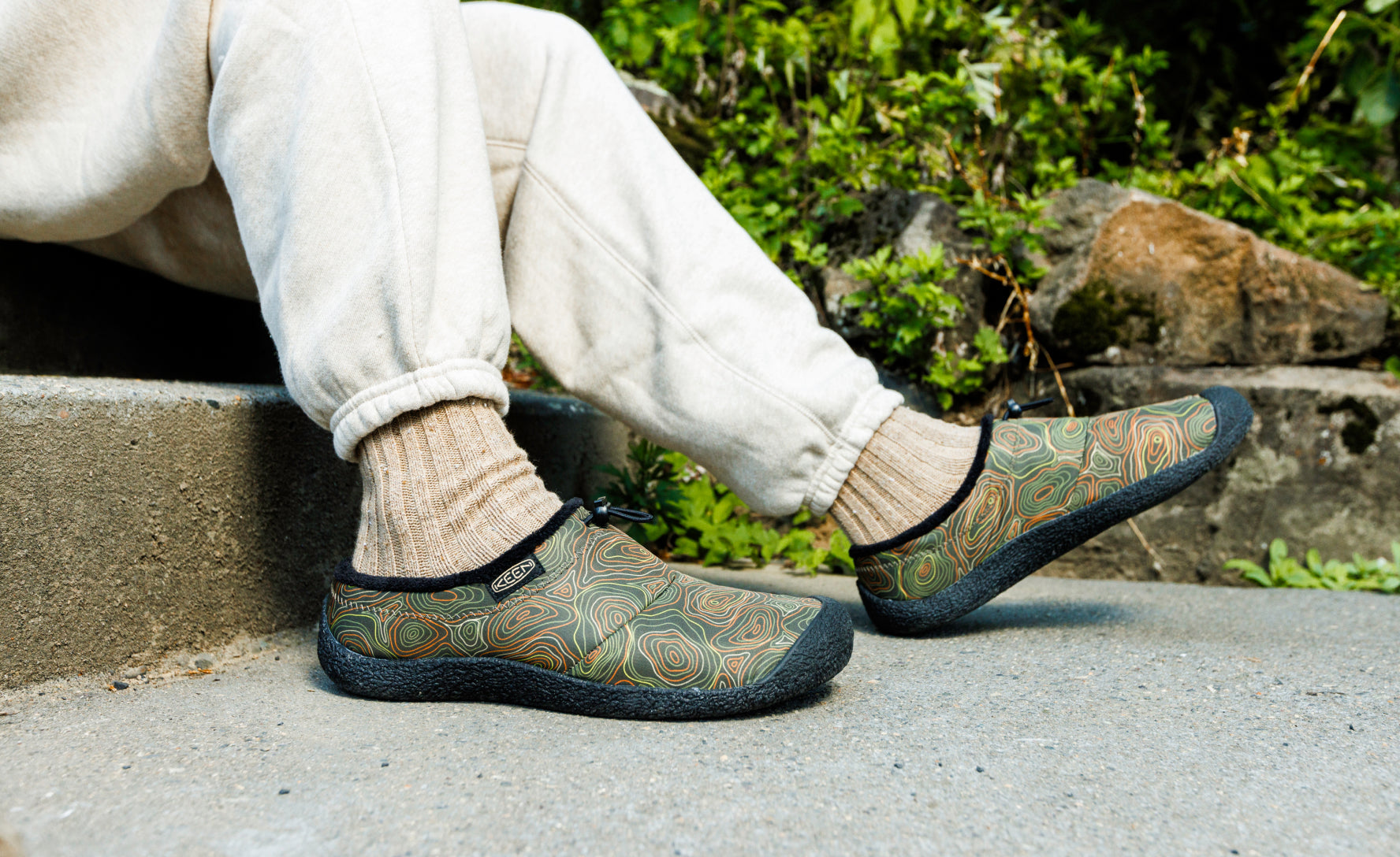 Men's Howser III Slide | Black Olive/Light Curry - Image 7