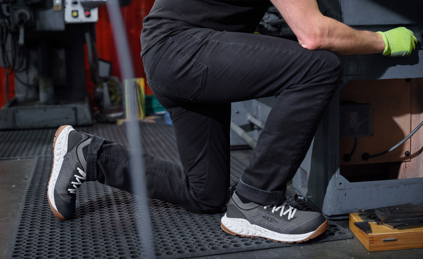 Men's Arvada Shift Work Sneaker (Carbon Toe) | Black/Black - Image 7